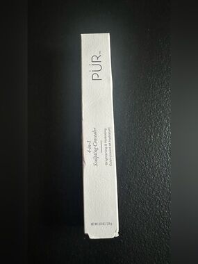 PÜR 4-in-1 Sculpting Concealer White Packaging